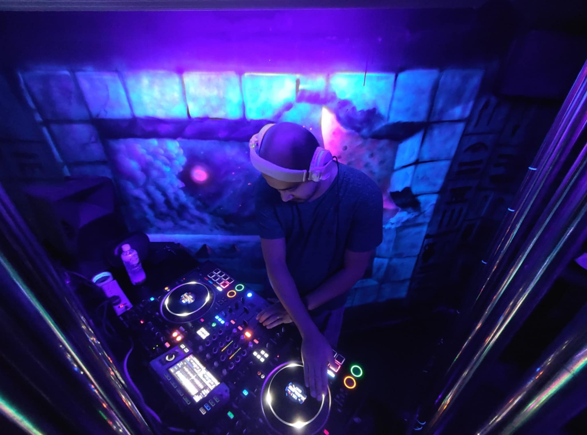 VDJ Maf mixing with graffiti art backdrop and long-exposure lights